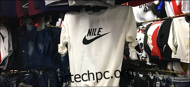 Ένα μπλουζάκι Nike.  λέει 